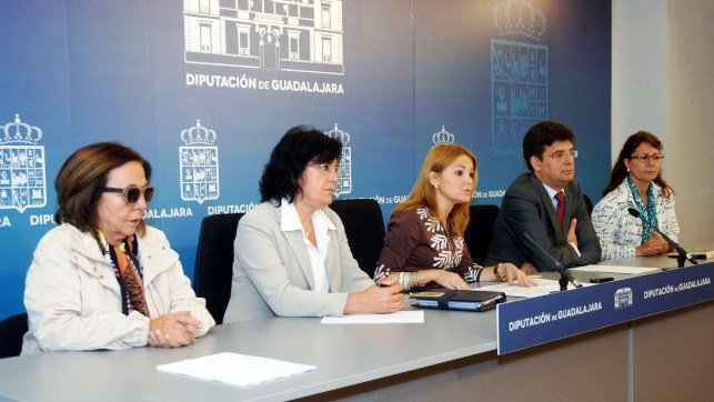 Rosa Leguineche, Adela de la Torre, Marta Valdenebro, Carmelo García y Elsa González. FOTO: FAPE
