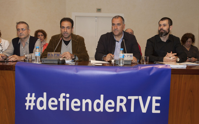 Alejandro Caballero y Xabier Fortes, presidente y vicepresidente del Consejo, en el centro de la imagen. FOTO: APM