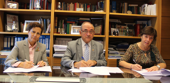 Elsa González, José Rodríguez y Carmen del Riego. FOTO: FAPE