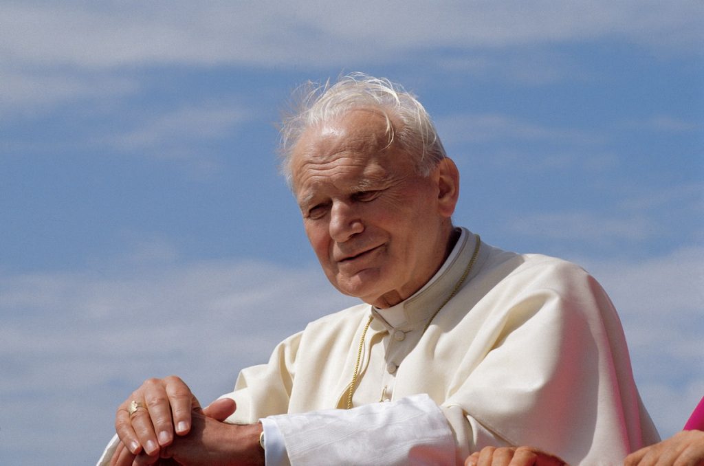 06.06.1992 Isola di Sao Tomé. Arrivo del Papa Giovanni Paolo II all'aeroporto.