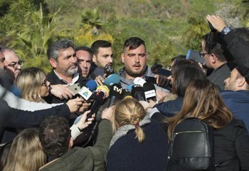 Periodistas siguen el rescate del niño Julen. 