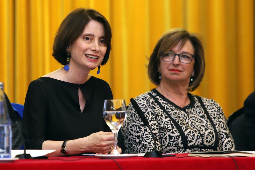 Mara Cavallé durante el acto de presentación. (REAL CASINO DE TENERIFE)