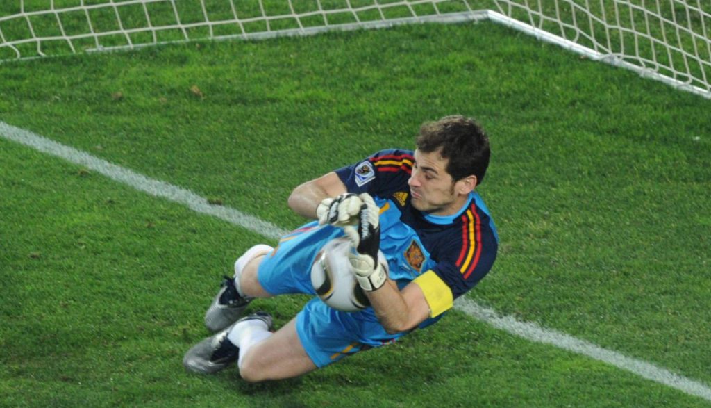 Iker Casillas en un partido de la selección. (GABRIEL BOUYS-AFP)