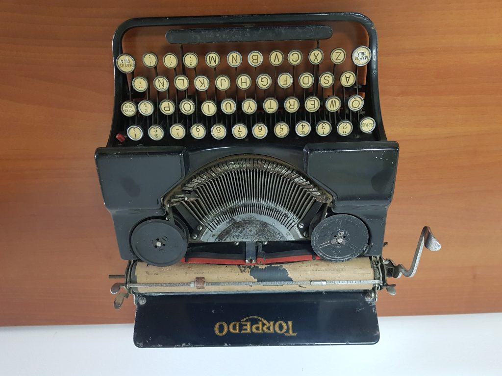 La máquina de escribir desapareció hace décadas de las redacciones.