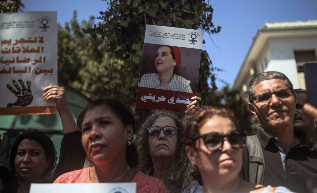 Una concentración frente a los juzgados en Rabat el pasado 9 de septiembre para protestar por la detención de la periodista Hajar Raissouni. (MOSA'AB ELSHAMY-AP)