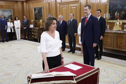 Teresa Ribera, jurando el cargo ante el Rey. (CASA SM EL REY)