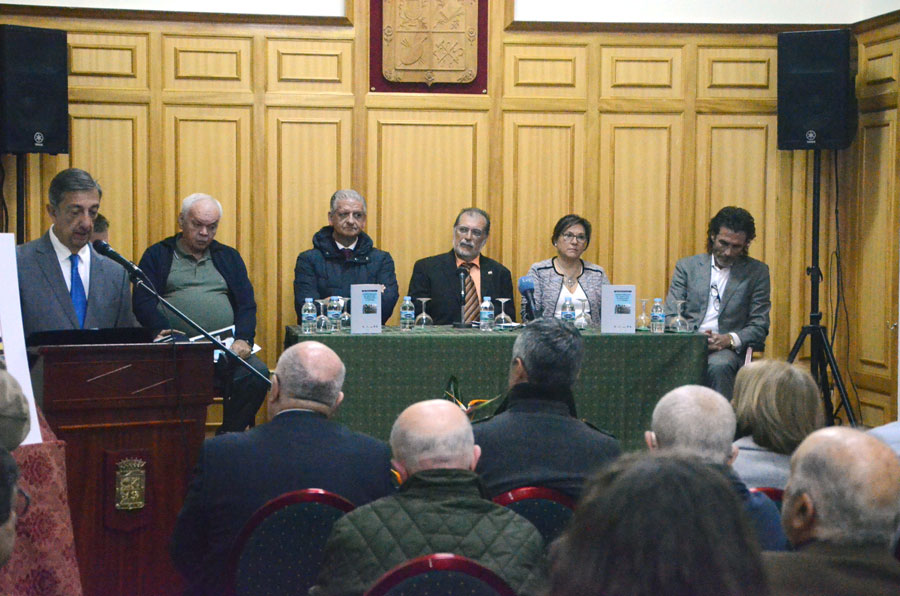 Mesa presidencial del acto celebrado por el Grupo XDC en el Liceo de Taoro de La Orotava. (GOYO DORTA)