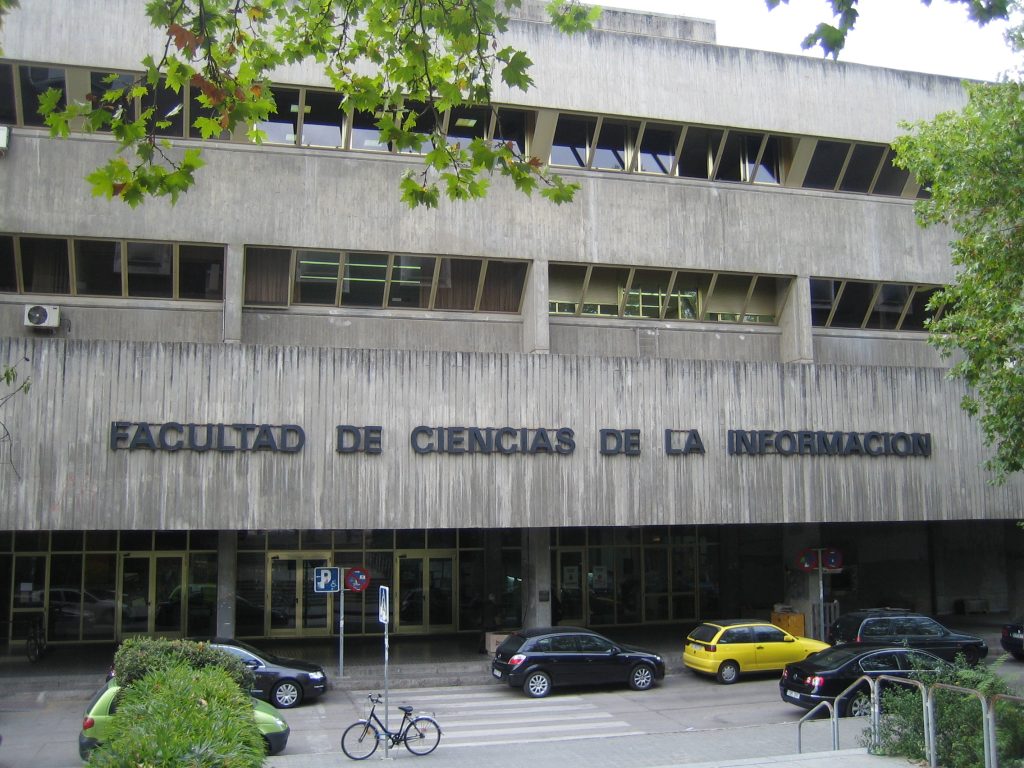 Fachada de la Facultad de Ciencias de la Información de la Universidad Complutense de Madrid. (WIKIPEDIA)
