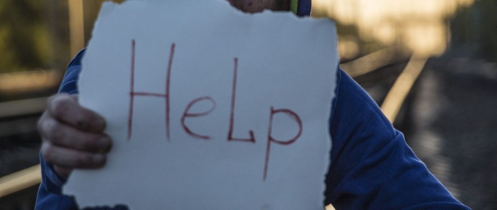 Cada año cerca de 800.000 personas se quitan la vida en todo el mundo y hay muchas más personas que intentan suicidarse.