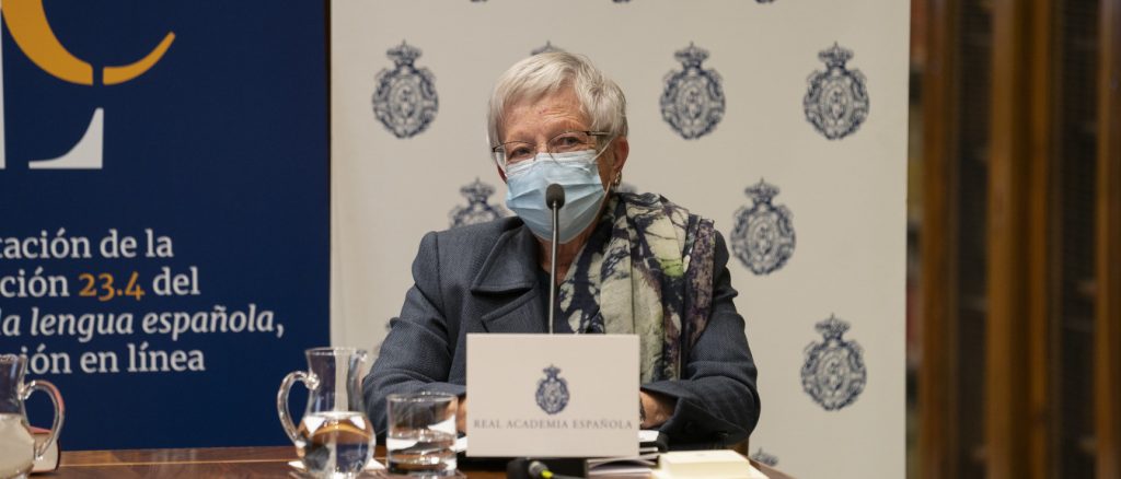 La directora del Diccionario de la lengua española, Paz Battaner, hizo la presentación de la actualización. (RAE) 