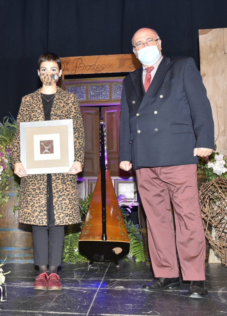 Andrea Abreu López en el acto de entrega del galardón "Cepa de Honor". (PAULINO DÍAZ)