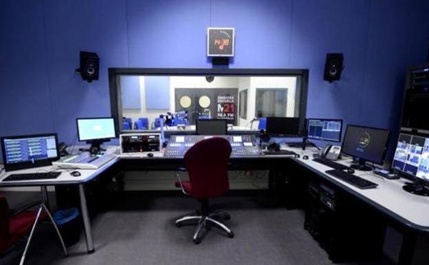 Estudio de radio. (LEONOTICIAS)