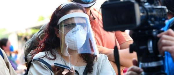PEC solicita que los periodistas sean tratados como trabajadores de primera línea.