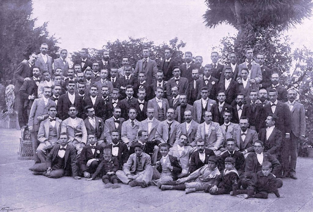 Periodistas, literatos y oradores reunidos para disfrutar de una jornada de confraternización. (FOTO CEDIDA)