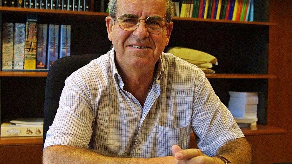 Paco Sardaña, en su despacho en INFORMACIÓN. (RAFA ARJONES)