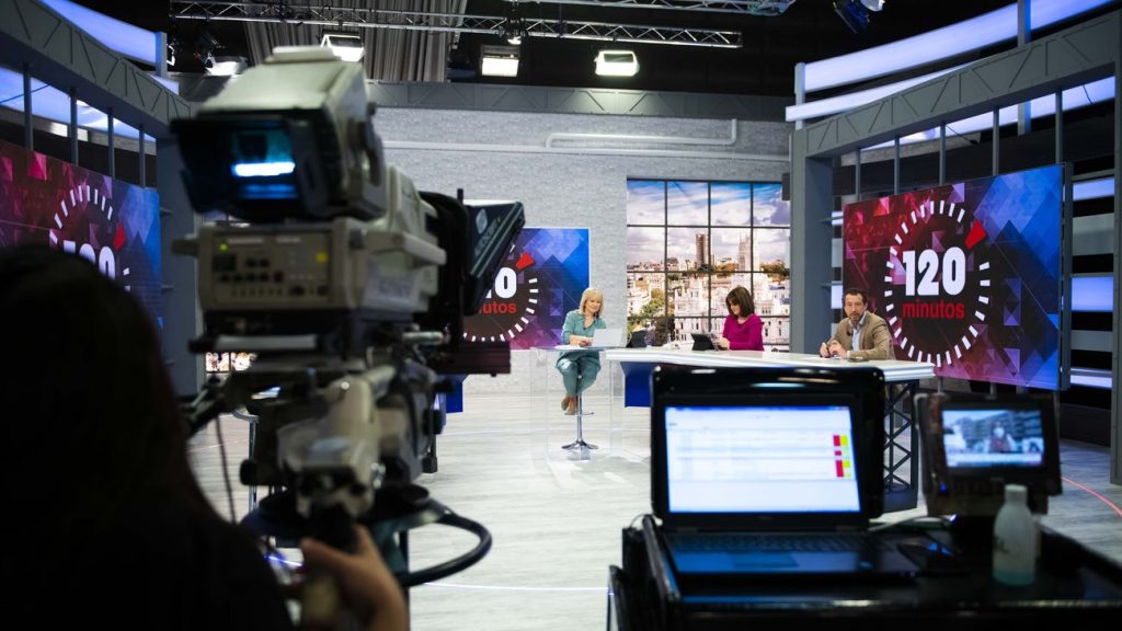 Estudio de Telemadrid durante la emisión del programa '120 Minutos'. (TELEMADRID)