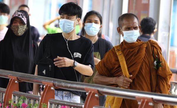 La pandemia ha puesto de actualidad términos como virus, cepa o variante. (EFE/Narong Sangnak)