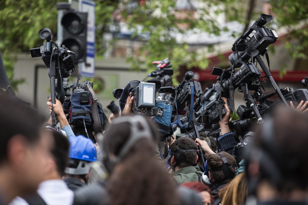 El periodismo tiene que ser muy responsable y no dar voz a los que difunden los bulos. (PIXABAY)