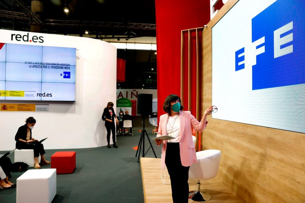 La directora de Estrategia de la Agencia Efe, Soledad Álvarez en el Mobile World Congress (MWC) de Barcelona. (Toni Albir/EFE)