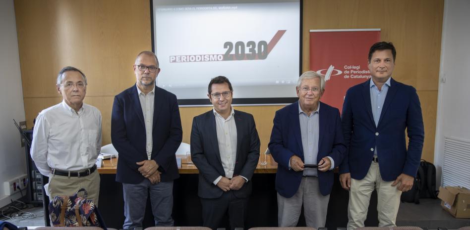 Presentación del libro “Periodismo 2030”: Pedro Vega, Joan María Morros, Sergio Martín, Fernando Jáuregui y Josep Alfonso. (MANÉ ESPINOSA)