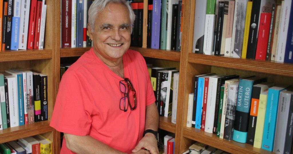 El escritor y periodista Juan Cruz Ruiz. (CÉZARO LUCA)