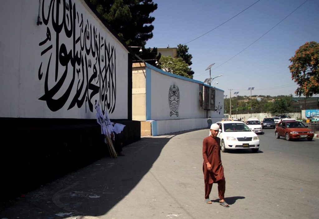 Murales pintados en Kabul tras el ascenso de los talibán (SAIFURAHMAN SAFI/XINHUA NEWS/CONTACTOPHOTO)