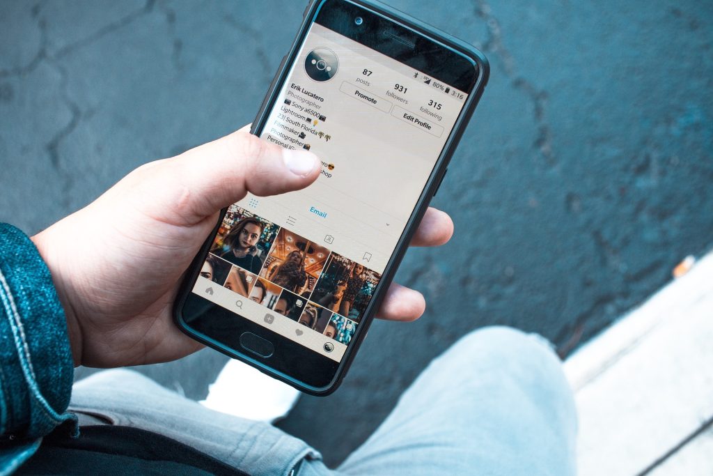 La consulta de información a través de redes sociales es una práctica habitual. (PIXABAY)