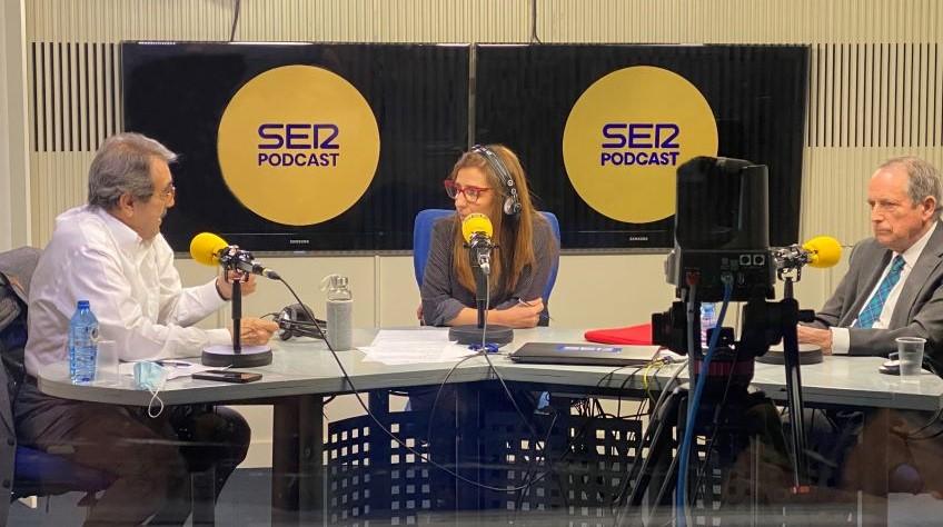 Emilio Ontiveros, Juan José Toribio y Eva Aguado, en un momento del programa. (PRISA)