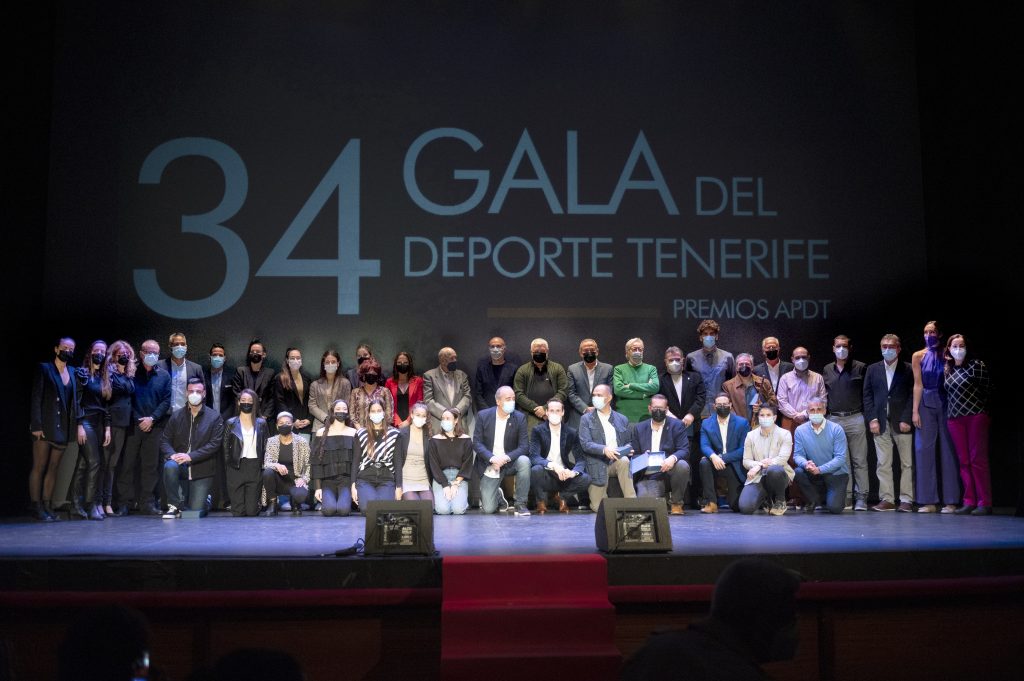 Foto de familia de los premiados en la XXXIV Gala del Deporte de Tenerife. (APDT)