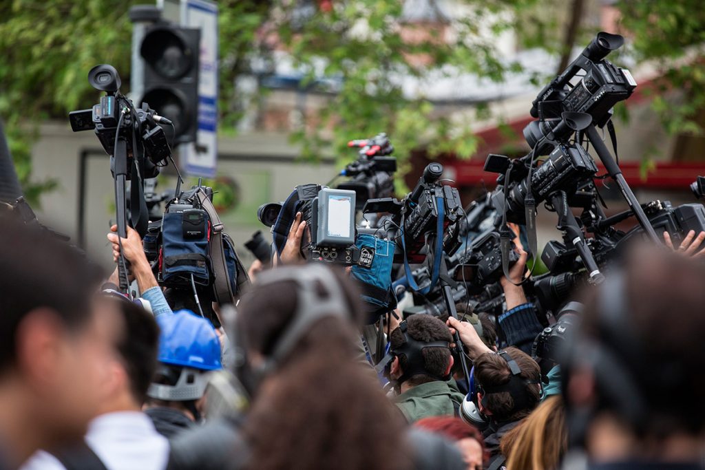 Medios de comunicación. (LP)