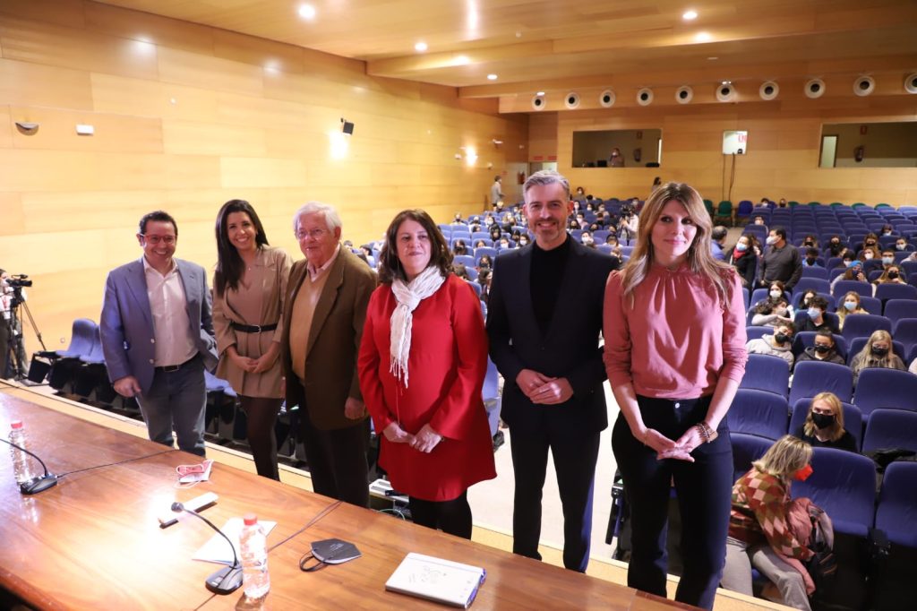Participantes de las jornadas sobre ‘Nuevo Periodismo’. (MARÍA M. SERNA)