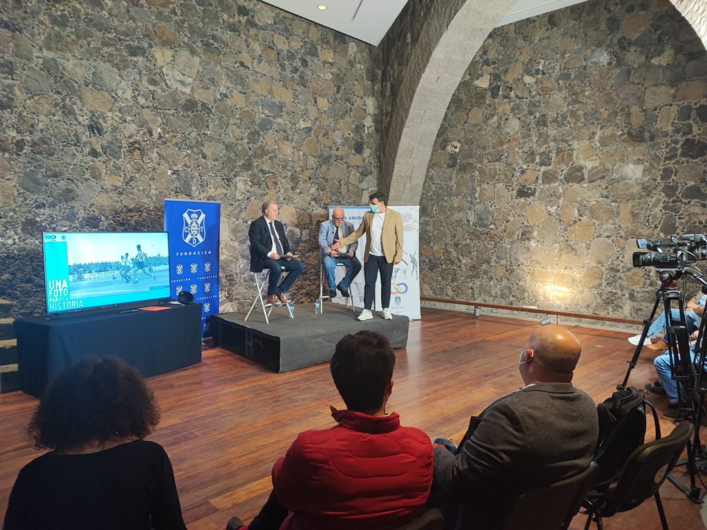 Gerardo González Movilla y Salvador García Llanos, en el Castillo San Felipe de Puerto de la Cruz. (AYTO PUERTO DE LA CRUZ)