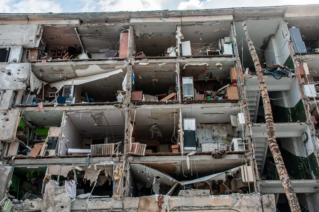 Edificio residencial destruido en Járkov, Ucrania. (FOTORESERG)