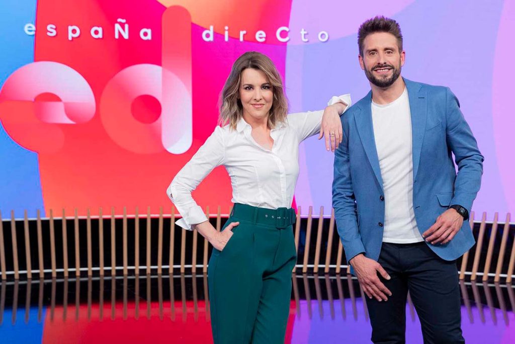 La presentadora Ana Ibáñez y copresentador Ángel Pons (RTVE)