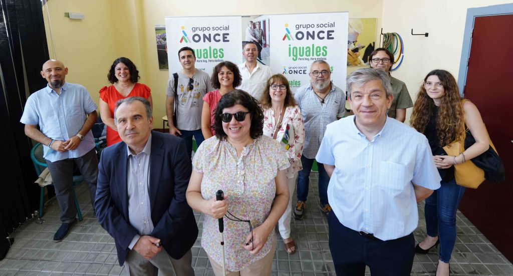 Jurado de los Premios Tiflos de Periodismo de las categorías de Prensa Escrita e Internet, junto a representantes de la ONCE. (JOSÉ RAMÓN LADRA)
