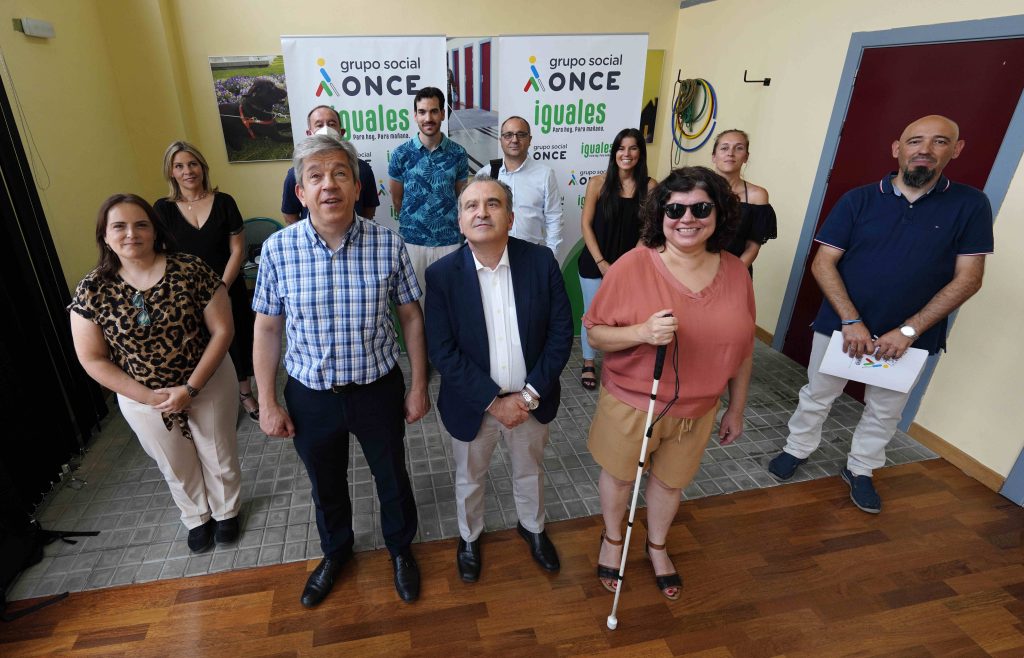 Jurado de los Premios Tiflos de Periodismo en las categorías de Radio y Televisión, junto a representantes de la ONCE. (JOSÉ RAMÓN LADRA)