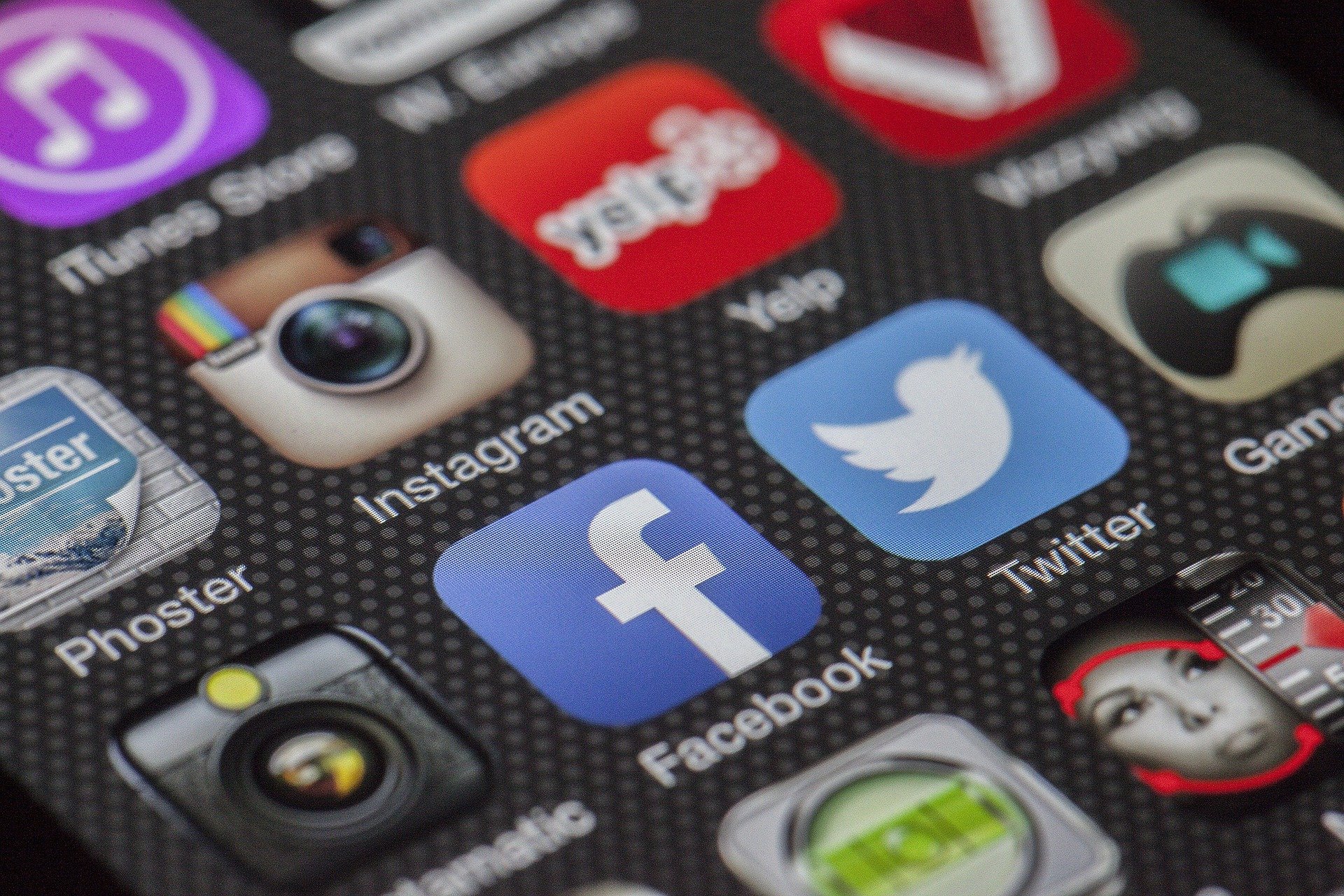 Según la investigación del Instituto Reuters, la población tiene menos confianza en las redes sociales que en los medios para informarse. (PIXABAY)