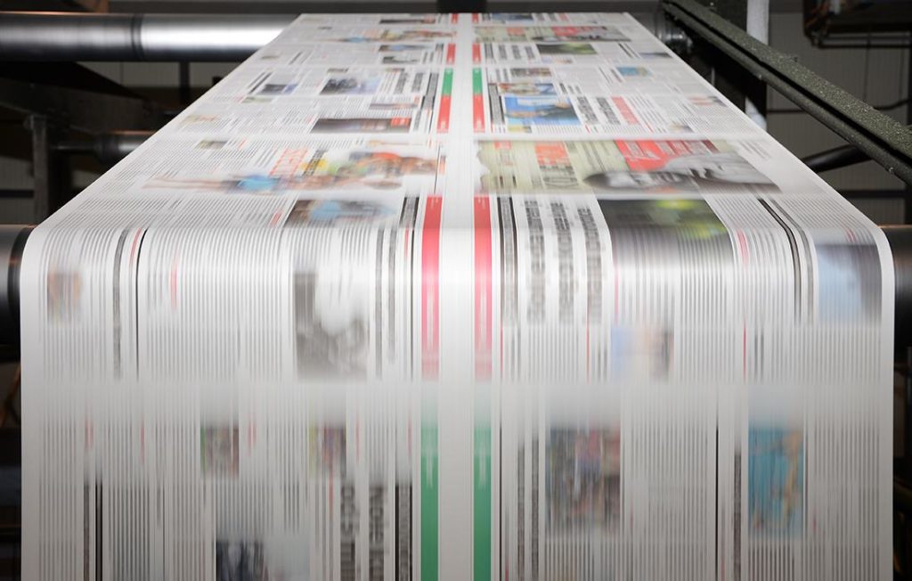 Rotativa de un diario impreso. (LP)