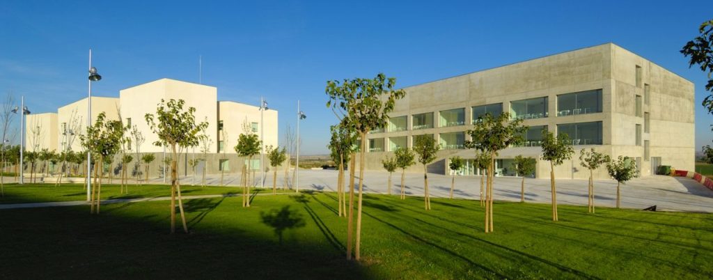 Universidad San Jorge de Zaragoza. (WIKIPEDIA)