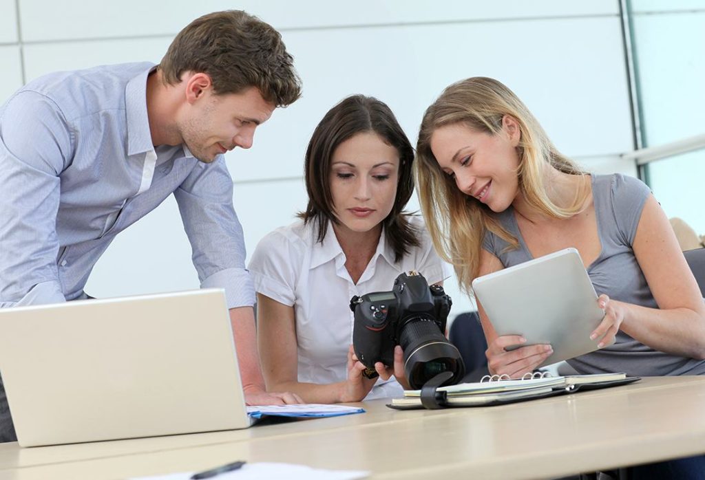 Jóvenes periodistas. (LP)