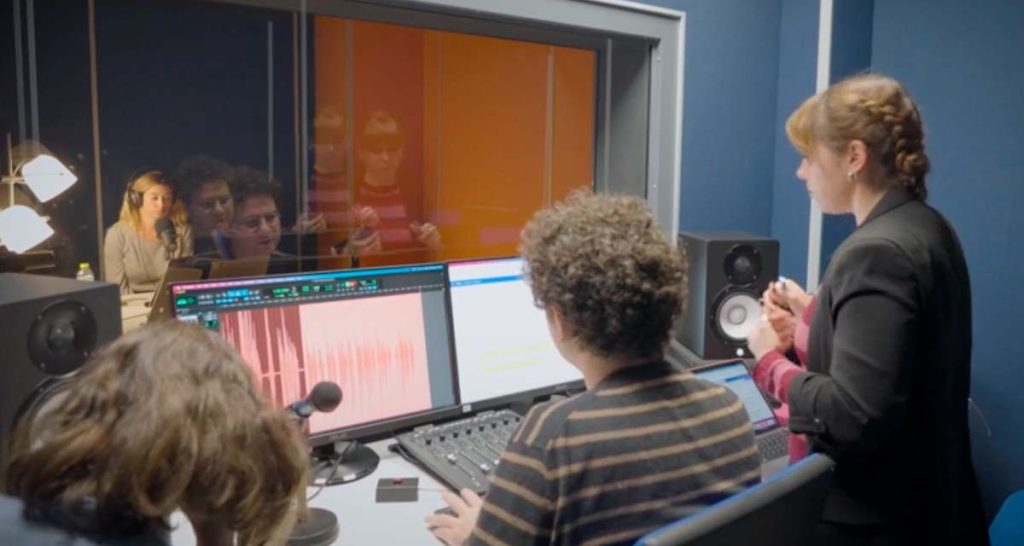 Un momento de la grabación del pódcast. (El País)