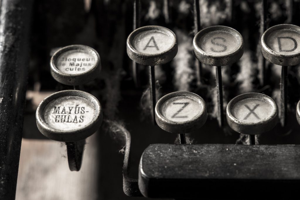 Antigua máquina de escribir.