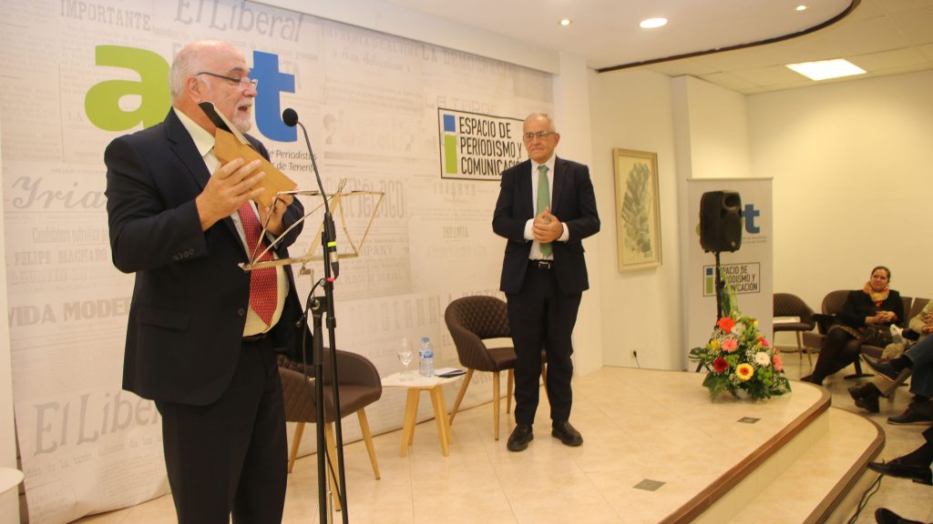Salvador García, durante su intervención en la entrega del Premio Patricio Estévanez. (ACAN)