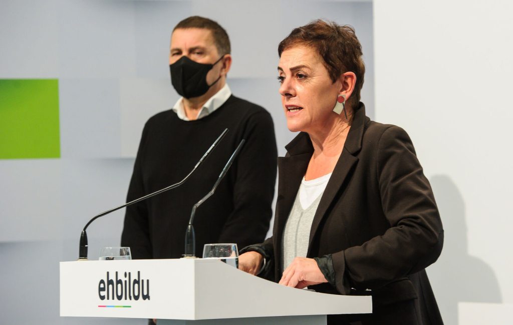 La portavoz de Bildu en el Congreso, Mertxe Aizpurua, y Arnaldo Otegi. (EUROPA PRESS)