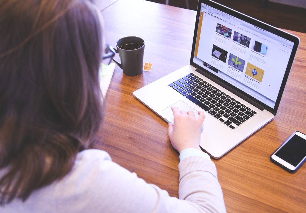 El tiempo de uso de internet en España es de los más bajos de entre todos los países incluidos en el informe de We Social Media. (PIXABAY)