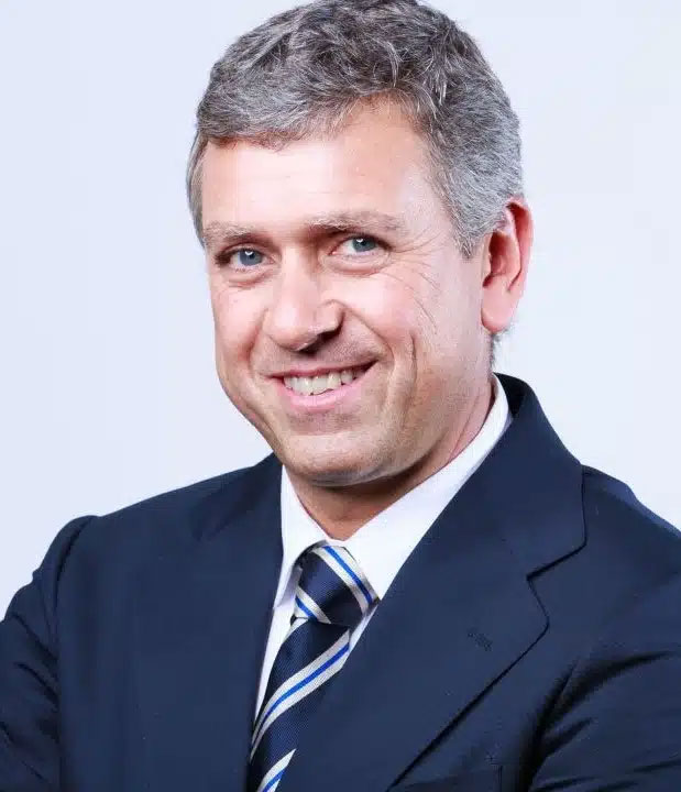 Santiago González.