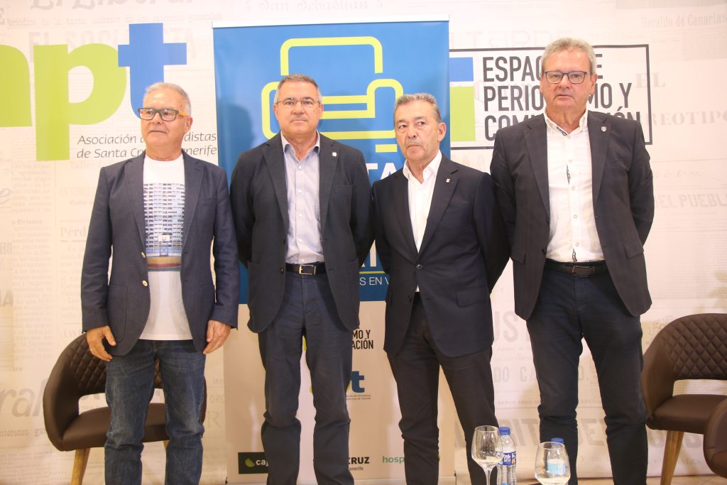 Los presidentes junto al periodista Agustín Arias. (ACAN)