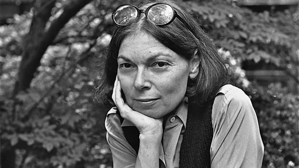 La periodista estadounidense Janet Malcom (1934-2021).