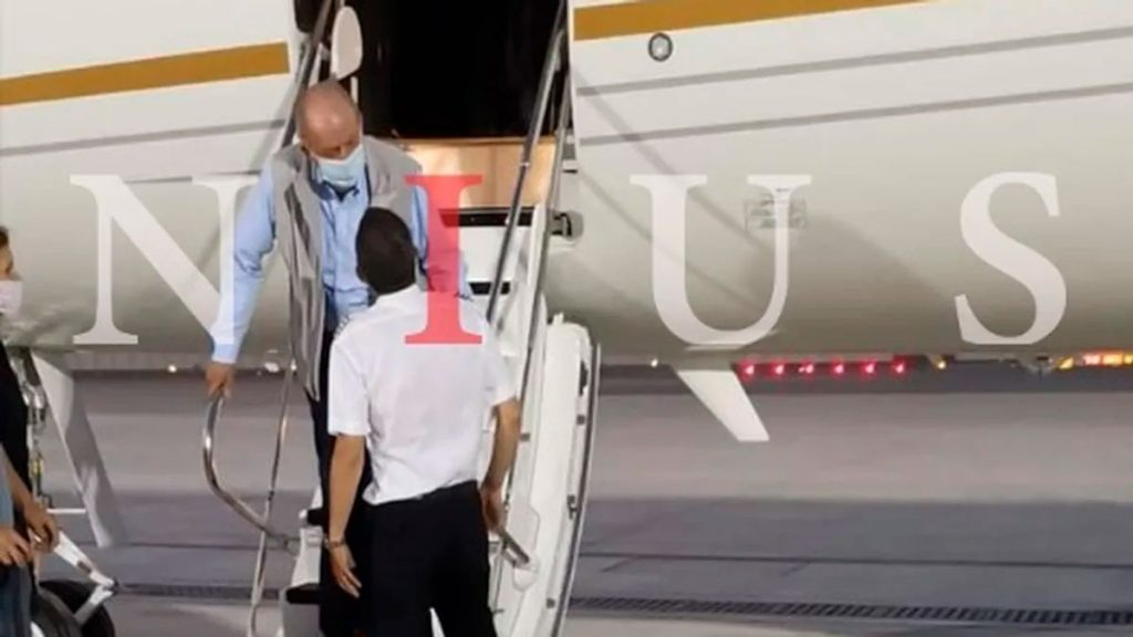 La foto exclusiva de NIUS del rey emérito a su llegada a Abu Dabi. (NIUS)