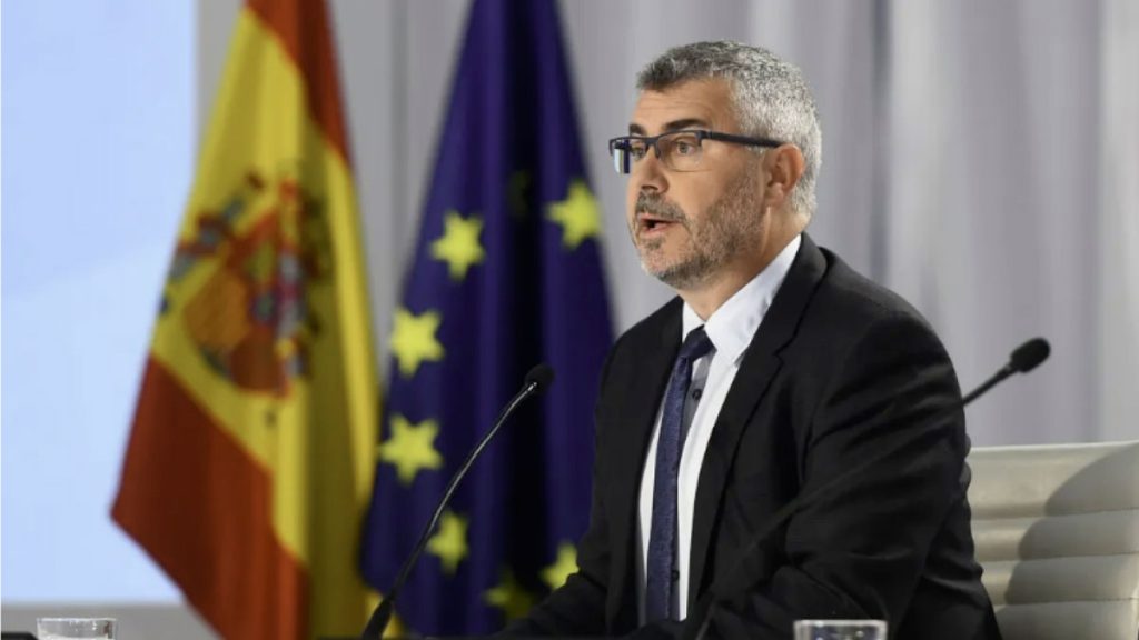 Miguel Ángel Oliver, durante una rueda de prensa en una imagen de archivo. (FERNANDO VILLAR/EFE)